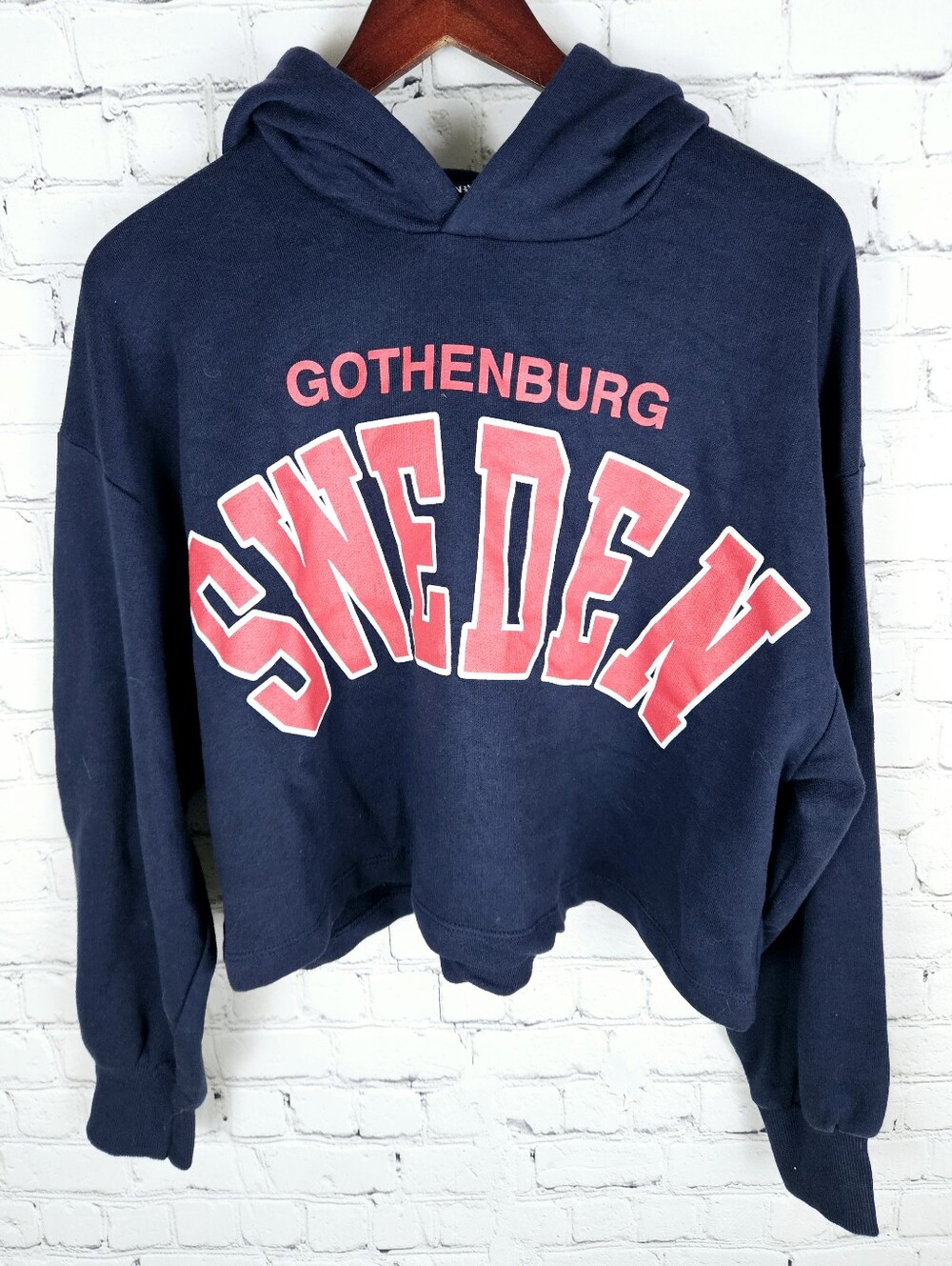 ZARA | Gothenburg Sweden cropped hoodie sweatshirt
